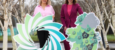 BOO céimithe Carly Williams &amp; RTE Newsreader Sharon Tobin isteach i 300 ar líne le haghaidh Níos láidre le Chéile: BOOanna don ócáid Amach Anseo.